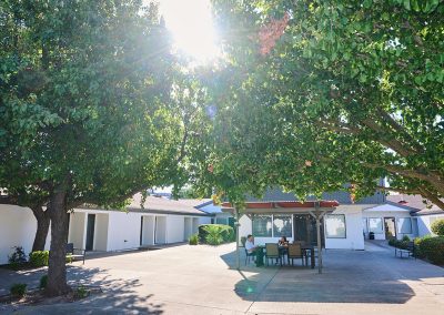 The courtyard at Arbor Rehab